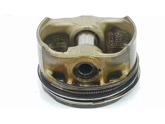 Píst 11257613626 BMW X6 E71 pro benzínový motor 4.4