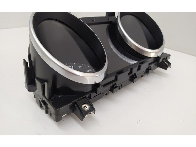 Přístrojová deska  Jaguar F-Pace 2018 HK8310849EE  