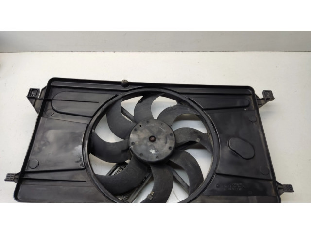 Вентилятор радиатора     3M518C607EC, 8240479    Ford Focus 1.6