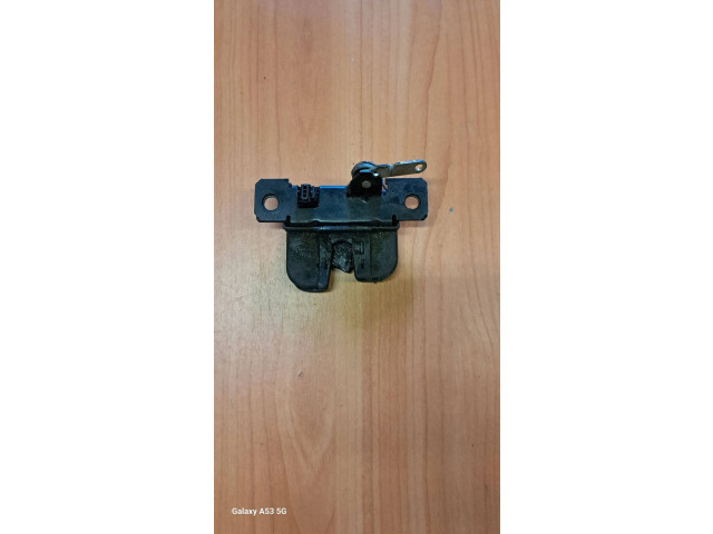 Замок багажника     Volkswagen PASSAT B5.5 2001 - 2005 года