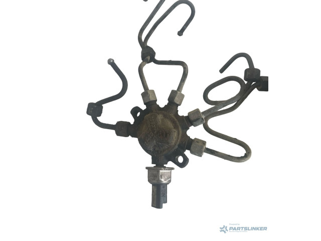 Топливная рампа 8200553570, 9303Z111B Renault Clio II