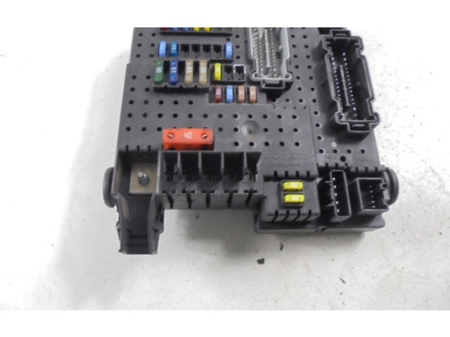Блок предохранителей  8676391, 8676391   Volvo V70    