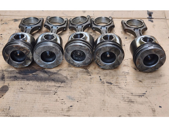  Поршень с шатуном  31303100  Volvo V60  