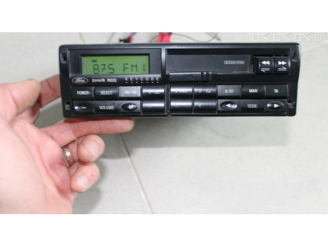 Радио/ проигрыватель CD/DVD / навигация