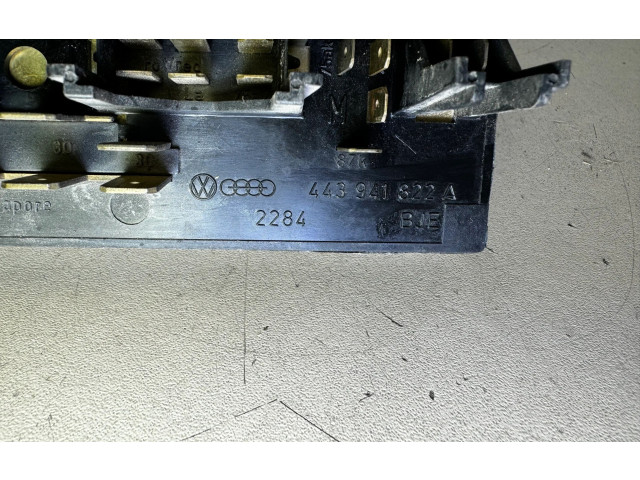 Блок предохранителей 443941822A, 443941822 Audi 80 90 B3