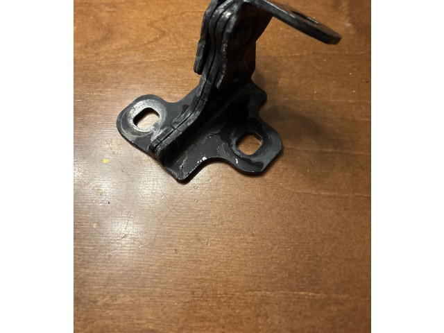 Передняя нижняя петля 1120071   Chevrolet Corvette C7