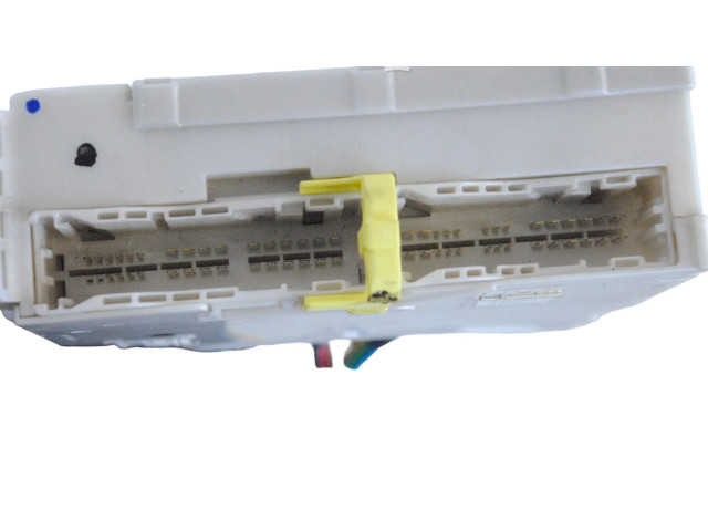   Pojistková skříňka 8273030633   Lexus GS 300 350 430 450H 2010