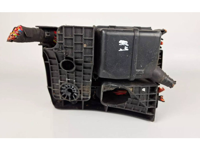 Блок предохранителей 1K0937124H   Audi A3 S3 8L    