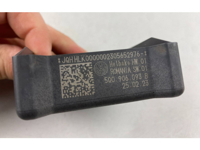 Блок управления топливного насоса 5Q0906093B Skoda Superb B8 (3V) 2015 - 2024 года