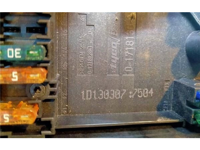   Pojistková skříňka 1K0937125A   Volkswagen Caddy 2004