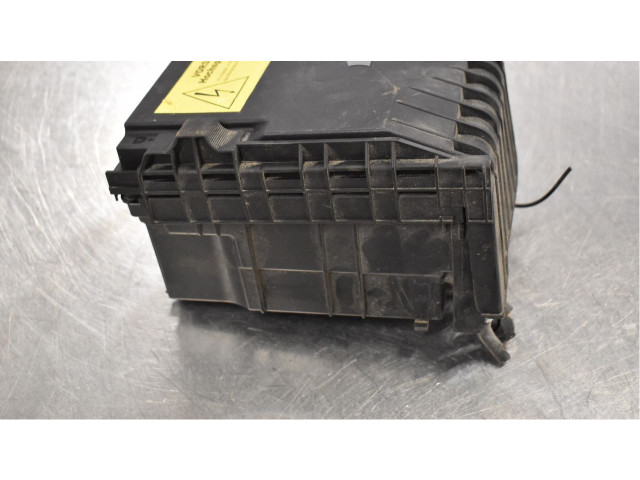   Pojistková skříňka 8J0937124   Audi TT TTS Mk2 2007