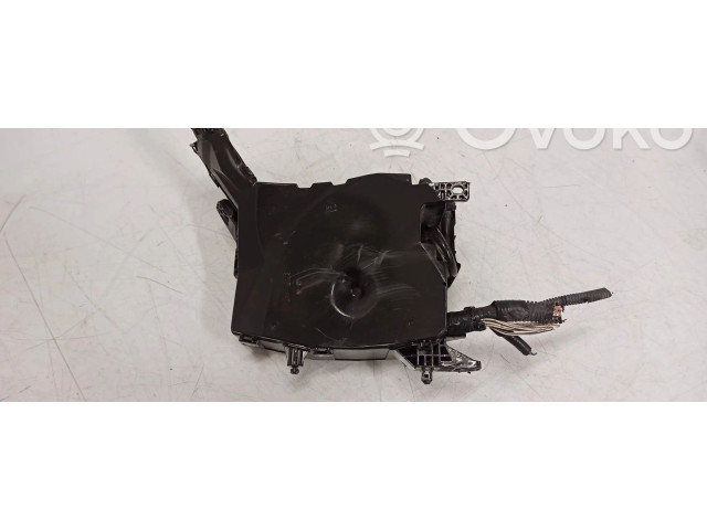 Pojistková skříňka 7379R0A2 Toyota Avensis T270 2012