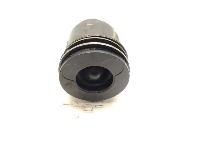  Поршень D4204T D4204T  Volvo V70  