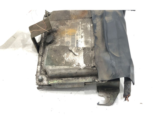 Pojistková skříňka Блок управления двигателем ECU 0261207231 Seat Cordoba (6K) 1994