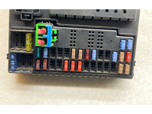 Блок предохранителей 30765646, 06W133   Volvo V70    