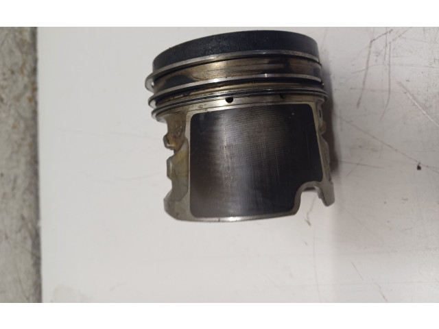 Píst 08402R BMW 5 GT F07