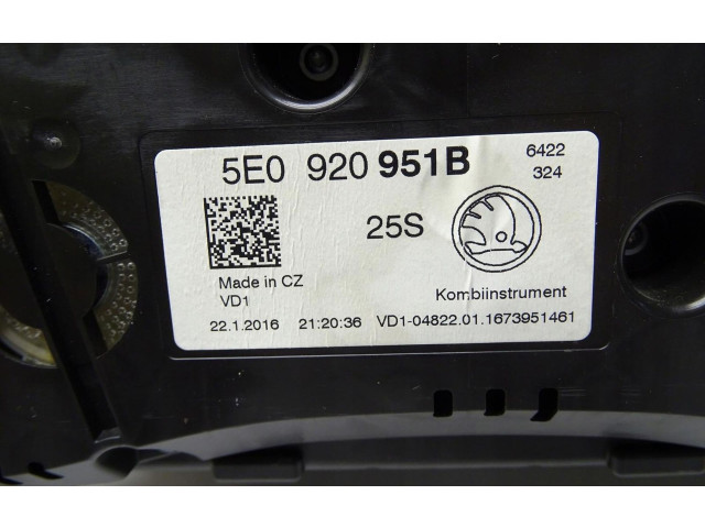 Панель приборов 5E0920951B Skoda Octavia Mk2 (1Z)
