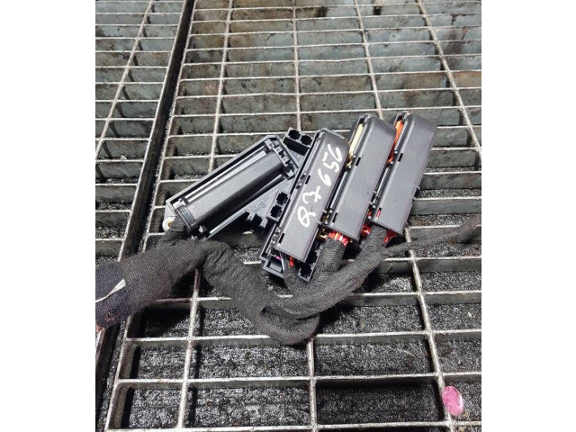   Pojistková skříňka    Audi Q7 4L 2007