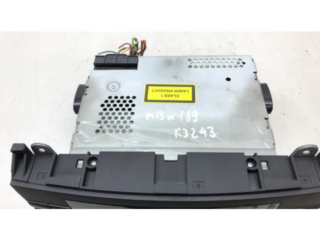 Радио/ проигрыватель CD/DVD / навигация