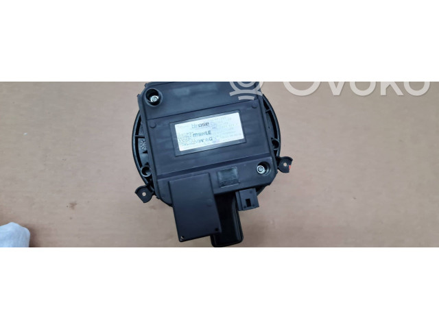 Вентилятор печки 4M1820021C Audi Q5 SQ5