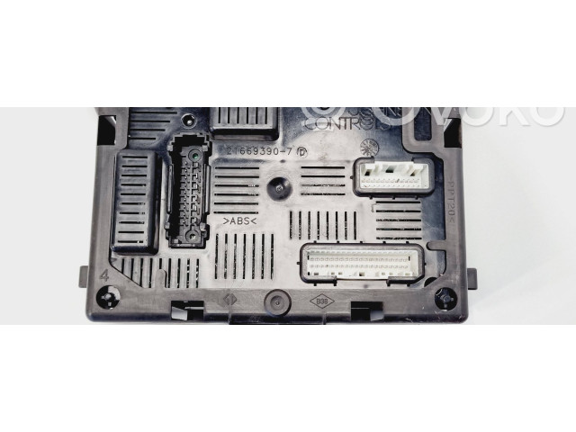 Комплект блоков управления 8200911560, 8200619409 Renault Clio III