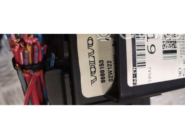 Блок предохранителей 8688153   Volvo XC70    