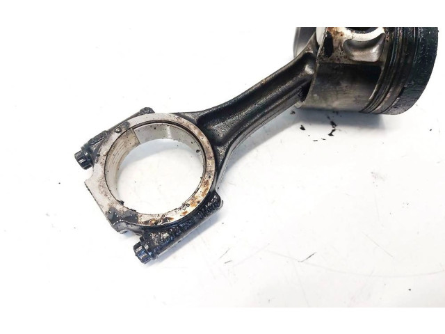 Píst Volkswagen PASSAT B5.5