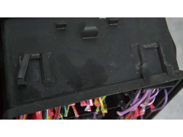 Блок предохранителей    BMW Z3 E36    