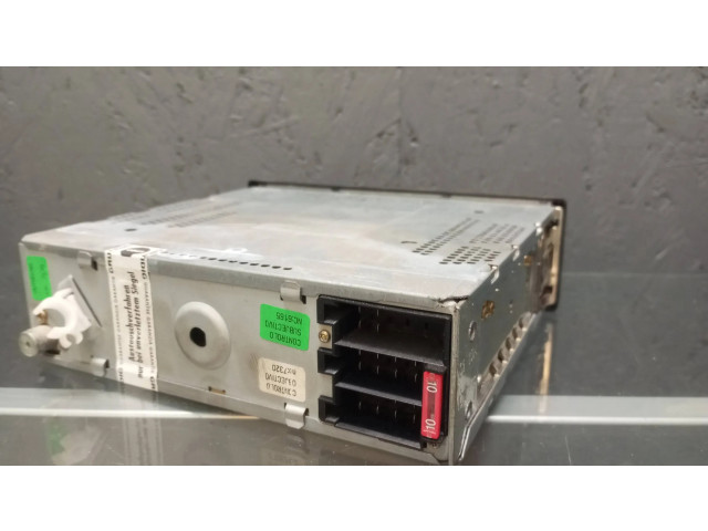 Радио/ проигрыватель CD/DVD / навигация