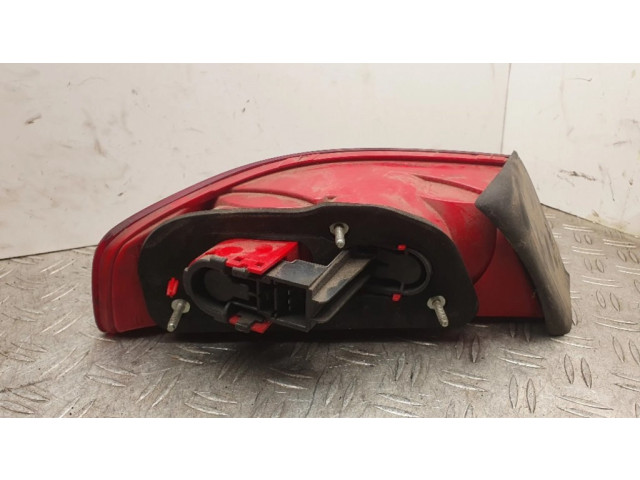 Задний фонарь правый 50504818 Alfa Romeo 159