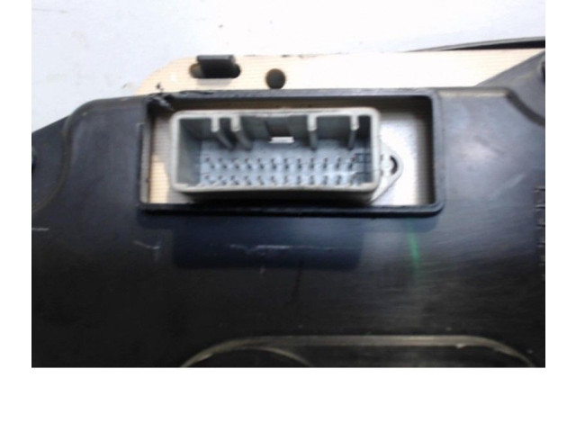 Панель приборов    Dacia Logan I       