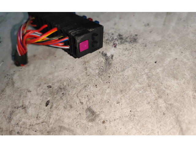 Блок предохранителей 4D0937501 Audi A6 S6 C6 4F