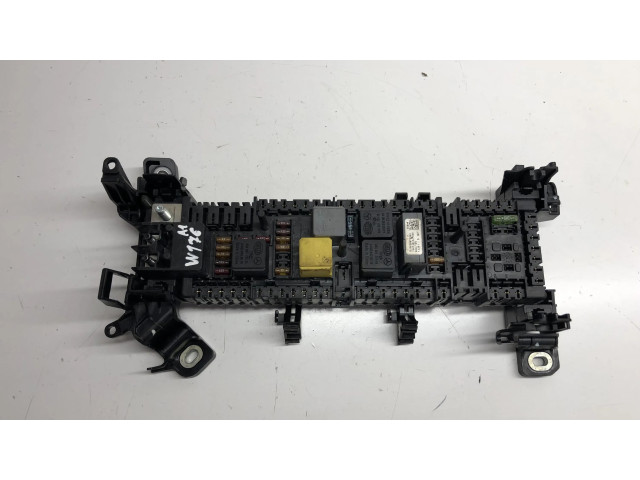 Pojistková skříňka 2465400340 Mercedes-Benz A W176 2013