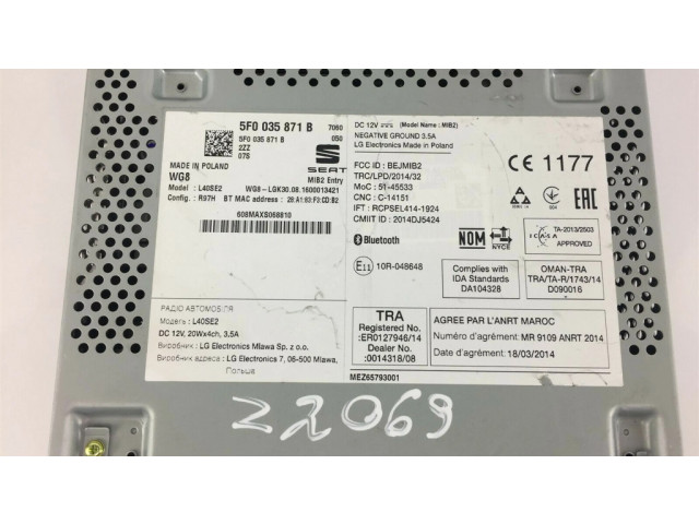 Радио/ проигрыватель CD/DVD / навигация