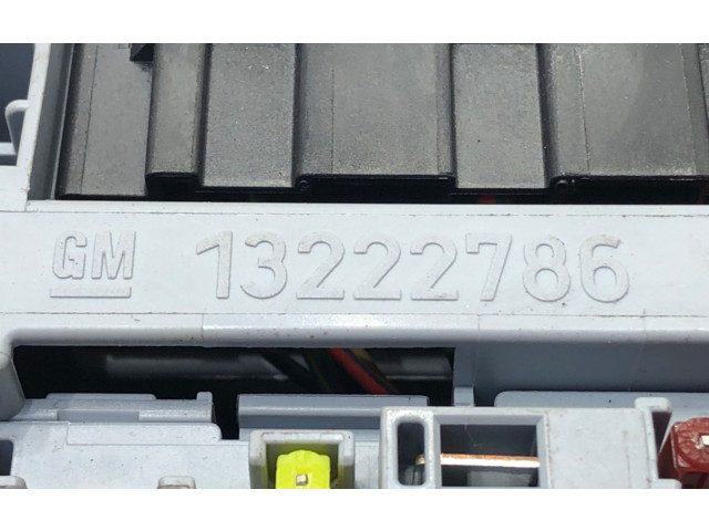   Pojistková skříňka 13222786   Chevrolet Cruze 2012