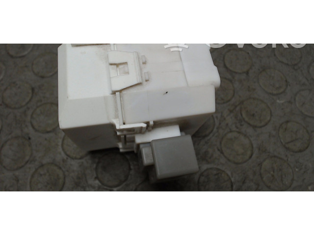 Блок предохранителей MN108928 Mitsubishi Colt