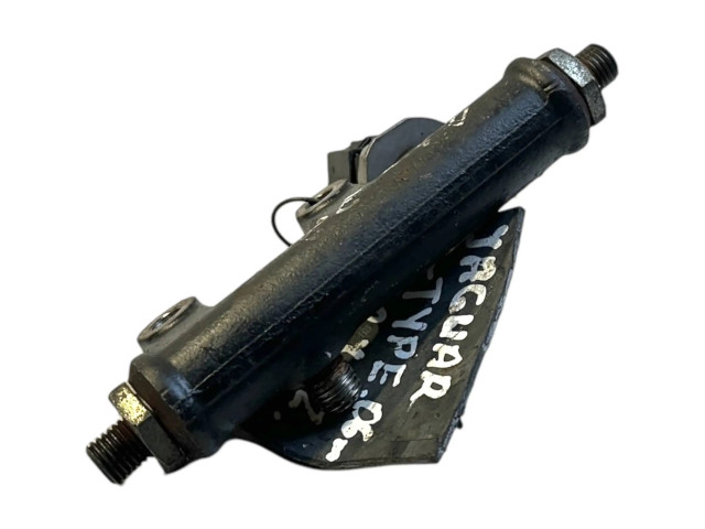 Топливная рампа 4R8Q9C066AC, 5WS40128 Jaguar S-Type 2.7