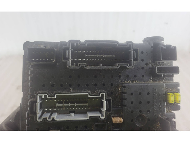 Блок предохранителей 30728512, 06W331   Volvo S80    