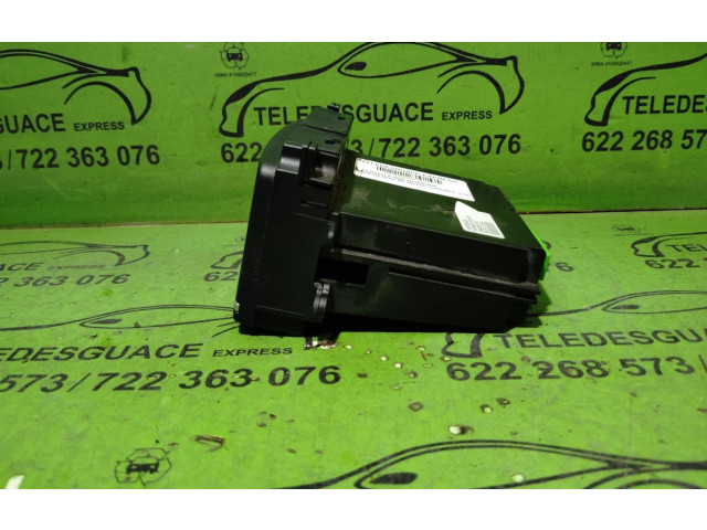 Дисплей 30752420 Volvo XC90