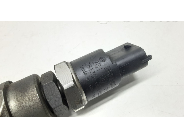 Топливная рампа 0281002527, 8658252   Volvo V70  