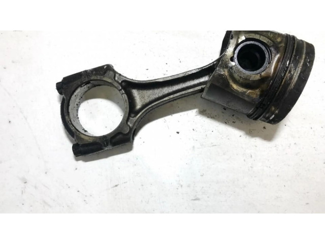 Píst Toyota Avensis Verso pro naftový motor 2.0