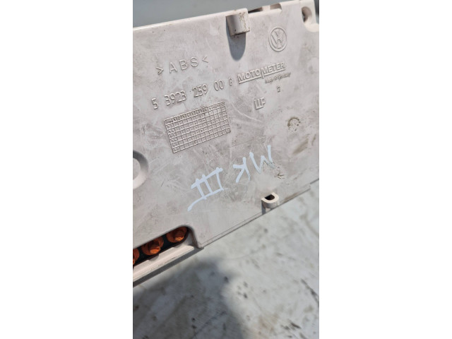 Панель приборов 5392325900 Volkswagen Golf III