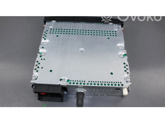 Радио/ проигрыватель CD/DVD / навигация