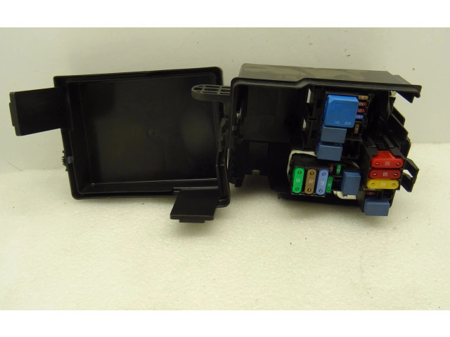 Блок предохранителей 243127363R, 243127363R Dacia Spring