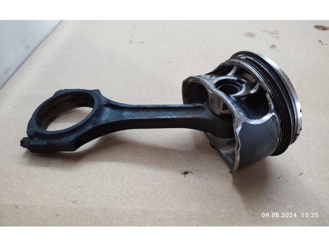 Píst Mercedes-Benz C W205 M274,920