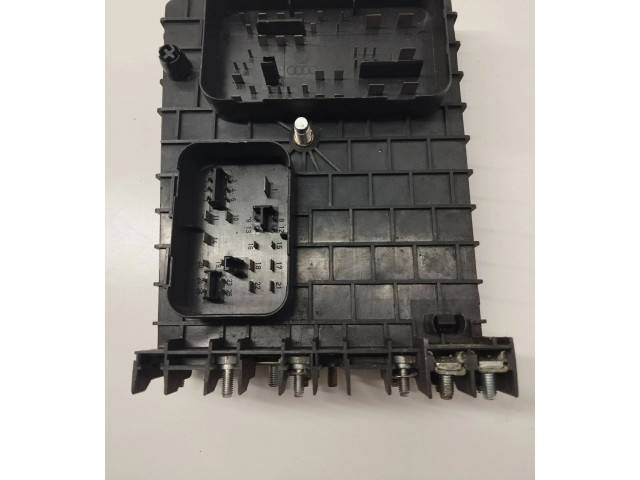 Блок предохранителей  1K0937124D   Volkswagen Touran I    