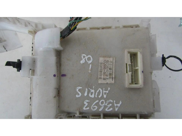   Pojistková skříňka 8273002120A   Toyota Auris 150 2008