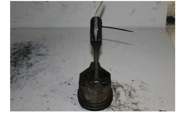 Поршень с шатуном Volkswagen Golf II