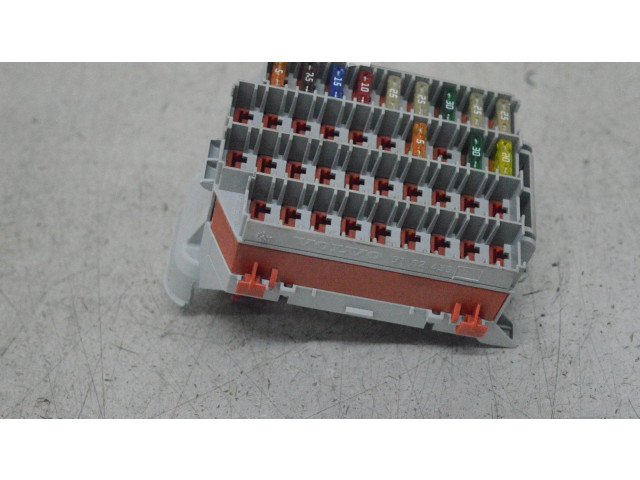 Блок предохранителей    Volvo V70    