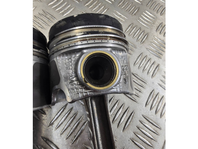 Поршень с шатуном 02604LA2 Volkswagen Golf VII